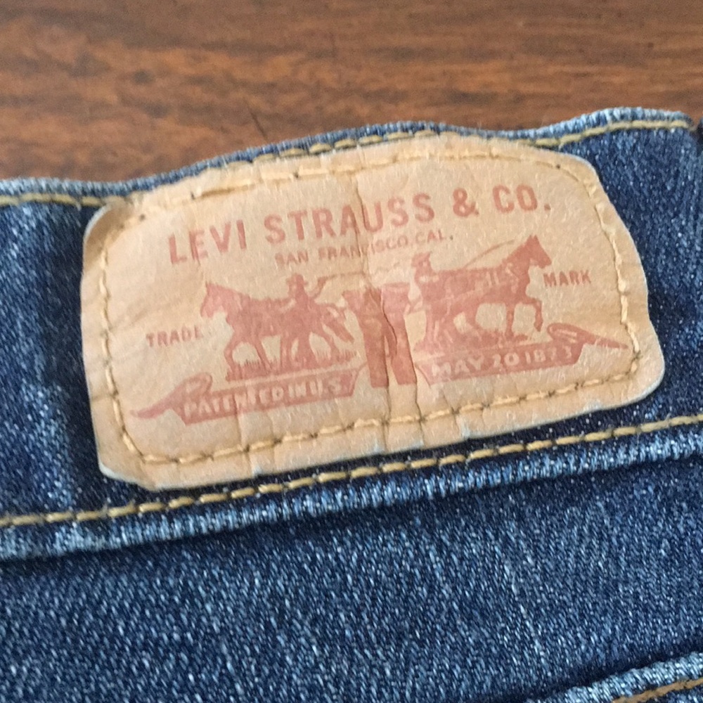Ladies Levi’s - Picture 4 of 5